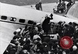 Standbild Neville Chamberlain Abfahrt für München London England Vereinigtes Königreich, 1938, aus Sekunde 7 historischem Filmmaterial Videoclip 65675035705