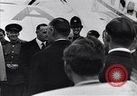 Standbild Neville Chamberlain Abfahrt für München London England Vereinigtes Königreich, 1938, aus Sekunde 13 historischem Filmmaterial Videoclip 65675035705