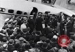 Standbild Neville Chamberlain Abfahrt für München London England Vereinigtes Königreich, 1938, aus Sekunde 14 historischem Filmmaterial Videoclip 65675035705