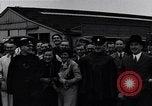 Standbild Neville Chamberlain Abfahrt für München London England Vereinigtes Königreich, 1938, aus Sekunde 19 historischem Filmmaterial Videoclip 65675035705