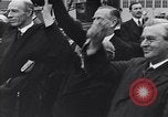Standbild Neville Chamberlain Abfahrt für München London England Vereinigtes Königreich, 1938, aus Sekunde 26 historischem Filmmaterial Videoclip 65675035705
