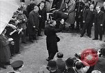 Standbild Neville Chamberlain Abfahrt für München London England Vereinigtes Königreich, 1938, aus Sekunde 28 historischem Filmmaterial Videoclip 65675035705