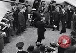 Standbild Neville Chamberlain Abfahrt für München London England Vereinigtes Königreich, 1938, aus Sekunde 29 historischem Filmmaterial Videoclip 65675035705