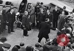 Standbild Neville Chamberlain Abfahrt für München London England Vereinigtes Königreich, 1938, aus Sekunde 32 historischem Filmmaterial Videoclip 65675035705