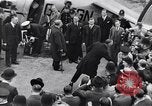 Standbild Neville Chamberlain Abfahrt für München London England Vereinigtes Königreich, 1938, aus Sekunde 33 historischem Filmmaterial Videoclip 65675035705