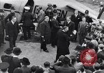 Standbild Neville Chamberlain Abfahrt für München London England Vereinigtes Königreich, 1938, aus Sekunde 35 historischem Filmmaterial Videoclip 65675035705