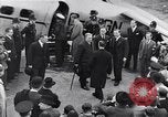 Standbild Neville Chamberlain Abfahrt für München London England Vereinigtes Königreich, 1938, aus Sekunde 36 historischem Filmmaterial Videoclip 65675035705