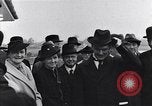 Standbild Neville Chamberlain Abfahrt für München London England Vereinigtes Königreich, 1938, aus Sekunde 41 historischem Filmmaterial Videoclip 65675035705