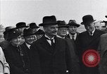 Standbild Neville Chamberlain Abfahrt für München London England Vereinigtes Königreich, 1938, aus Sekunde 43 historischem Filmmaterial Videoclip 65675035705