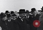 Standbild Neville Chamberlain Abfahrt für München London England Vereinigtes Königreich, 1938, aus Sekunde 44 historischem Filmmaterial Videoclip 65675035705