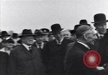 Standbild Neville Chamberlain Abfahrt für München London England Vereinigtes Königreich, 1938, aus Sekunde 45 historischem Filmmaterial Videoclip 65675035705
