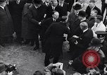 Standbild Neville Chamberlain Abfahrt für München London England Vereinigtes Königreich, 1938, aus Sekunde 50 historischem Filmmaterial Videoclip 65675035705
