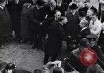 Standbild Neville Chamberlain Abfahrt für München London England Vereinigtes Königreich, 1938, aus Sekunde 51 historischem Filmmaterial Videoclip 65675035705