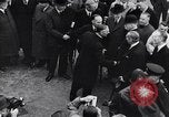 Standbild Neville Chamberlain Abfahrt für München London England Vereinigtes Königreich, 1938, aus Sekunde 52 historischem Filmmaterial Videoclip 65675035705