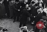 Standbild Neville Chamberlain Abfahrt für München London England Vereinigtes Königreich, 1938, aus Sekunde 53 historischem Filmmaterial Videoclip 65675035705