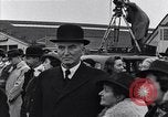 Standbild Neville Chamberlain Abfahrt für München London England Vereinigtes Königreich, 1938, aus Sekunde 59 historischem Filmmaterial Videoclip 65675035705