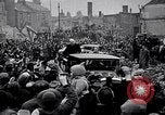 Standbild Winston und Lady Churchill besuchen bombardiert Bereich in Plymouth England Plymouth England, 1942, aus Sekunde 14 historischem Filmmaterial Videoclip 65675035709