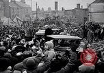 Standbild Winston und Lady Churchill besuchen bombardiert Bereich in Plymouth England Plymouth England, 1942, aus Sekunde 15 historischem Filmmaterial Videoclip 65675035709