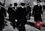 Image Winston Churchill zone bombardée de Grande-Bretagne de visite Royaume-Uni, 1942, de la seconde 3 séquences d'archives historiques vidéo 65675035710