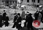 Image Winston Churchill zone bombardée de Grande-Bretagne de visite Royaume-Uni, 1942, de la seconde 9 séquences d'archives historiques vidéo 65675035710