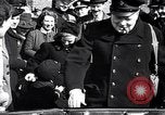 Image Winston Churchill zone bombardée de Grande-Bretagne de visite Royaume-Uni, 1942, de la seconde 17 séquences d'archives historiques vidéo 65675035710