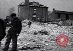Image Winston Churchill zone bombardée de Grande-Bretagne de visite Royaume-Uni, 1942, de la seconde 22 séquences d'archives historiques vidéo 65675035710