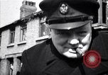 Image Winston Churchill zone bombardée de Grande-Bretagne de visite Royaume-Uni, 1942, de la seconde 30 séquences d'archives historiques vidéo 65675035710