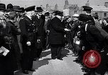 Image Winston Churchill zone bombardée de Grande-Bretagne de visite Royaume-Uni, 1942, de la seconde 37 séquences d'archives historiques vidéo 65675035710