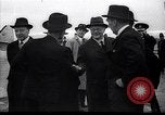 Image Neville Chamberlain mouches de Londres à Munich London England Royaume-Uni, 1938, de la seconde 1 séquences d'archives historiques vidéo 65675035711