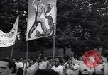 Standbild iranischen Demonstration für die Verstaatlichung der Anglo-Iranian Oil Company Teheran Iran, 1951, aus Sekunde 4 historischem Filmmaterial Videoclip 65675035719