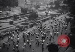 Standbild iranischen Demonstration für die Verstaatlichung der Anglo-Iranian Oil Company Teheran Iran, 1951, aus Sekunde 11 historischem Filmmaterial Videoclip 65675035719