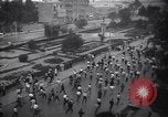 Standbild iranischen Demonstration für die Verstaatlichung der Anglo-Iranian Oil Company Teheran Iran, 1951, aus Sekunde 12 historischem Filmmaterial Videoclip 65675035719