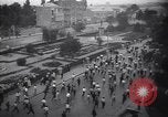 Standbild iranischen Demonstration für die Verstaatlichung der Anglo-Iranian Oil Company Teheran Iran, 1951, aus Sekunde 13 historischem Filmmaterial Videoclip 65675035719