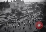 Standbild iranischen Demonstration für die Verstaatlichung der Anglo-Iranian Oil Company Teheran Iran, 1951, aus Sekunde 14 historischem Filmmaterial Videoclip 65675035719