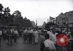 Standbild iranischen Demonstration für die Verstaatlichung der Anglo-Iranian Oil Company Teheran Iran, 1951, aus Sekunde 17 historischem Filmmaterial Videoclip 65675035719