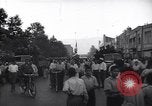 Standbild iranischen Demonstration für die Verstaatlichung der Anglo-Iranian Oil Company Teheran Iran, 1951, aus Sekunde 18 historischem Filmmaterial Videoclip 65675035719