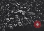 Standbild iranischen Demonstration für die Verstaatlichung der Anglo-Iranian Oil Company Teheran Iran, 1951, aus Sekunde 23 historischem Filmmaterial Videoclip 65675035719