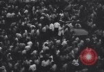 Standbild iranischen Demonstration für die Verstaatlichung der Anglo-Iranian Oil Company Teheran Iran, 1951, aus Sekunde 28 historischem Filmmaterial Videoclip 65675035719