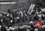 Standbild iranischen Demonstration für die Verstaatlichung der Anglo-Iranian Oil Company Teheran Iran, 1951, aus Sekunde 31 historischem Filmmaterial Videoclip 65675035719