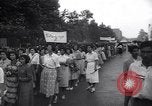 Standbild iranischen Demonstration für die Verstaatlichung der Anglo-Iranian Oil Company Teheran Iran, 1951, aus Sekunde 36 historischem Filmmaterial Videoclip 65675035719