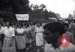 Standbild iranischen Demonstration für die Verstaatlichung der Anglo-Iranian Oil Company Teheran Iran, 1951, aus Sekunde 38 historischem Filmmaterial Videoclip 65675035719