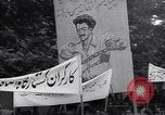 Standbild iranischen Demonstration für die Verstaatlichung der Anglo-Iranian Oil Company Teheran Iran, 1951, aus Sekunde 41 historischem Filmmaterial Videoclip 65675035719