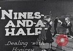 Standbild wicklung der Thread auf Spulen einer Mühle United States USA, 1920, aus Sekunde 6 historischem Filmmaterial Videoclip 65675035760