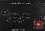 Standbild wicklung der Thread auf Spulen einer Mühle United States USA, 1920, aus Sekunde 24 historischem Filmmaterial Videoclip 65675035760