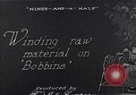 Standbild wicklung der Thread auf Spulen einer Mühle United States USA, 1920, aus Sekunde 27 historischem Filmmaterial Videoclip 65675035760