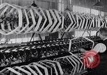 Standbild wicklung der Thread auf Spulen einer Mühle United States USA, 1920, aus Sekunde 30 historischem Filmmaterial Videoclip 65675035760