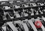 Standbild wicklung der Thread auf Spulen einer Mühle United States USA, 1920, aus Sekunde 36 historischem Filmmaterial Videoclip 65675035760