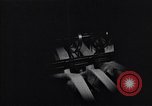 Standbild wicklung der Thread auf Spulen einer Mühle United States USA, 1920, aus Sekunde 40 historischem Filmmaterial Videoclip 65675035760