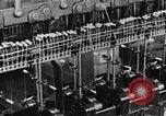 Standbild wicklung der Thread auf Spulen einer Mühle United States USA, 1920, aus Sekunde 57 historischem Filmmaterial Videoclip 65675035760