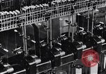 Standbild wicklung der Thread auf Spulen einer Mühle United States USA, 1920, aus Sekunde 58 historischem Filmmaterial Videoclip 65675035760